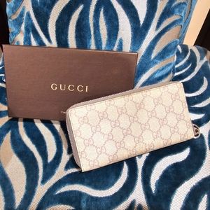 Authentic Gucci GG Beige Zippy Wallet